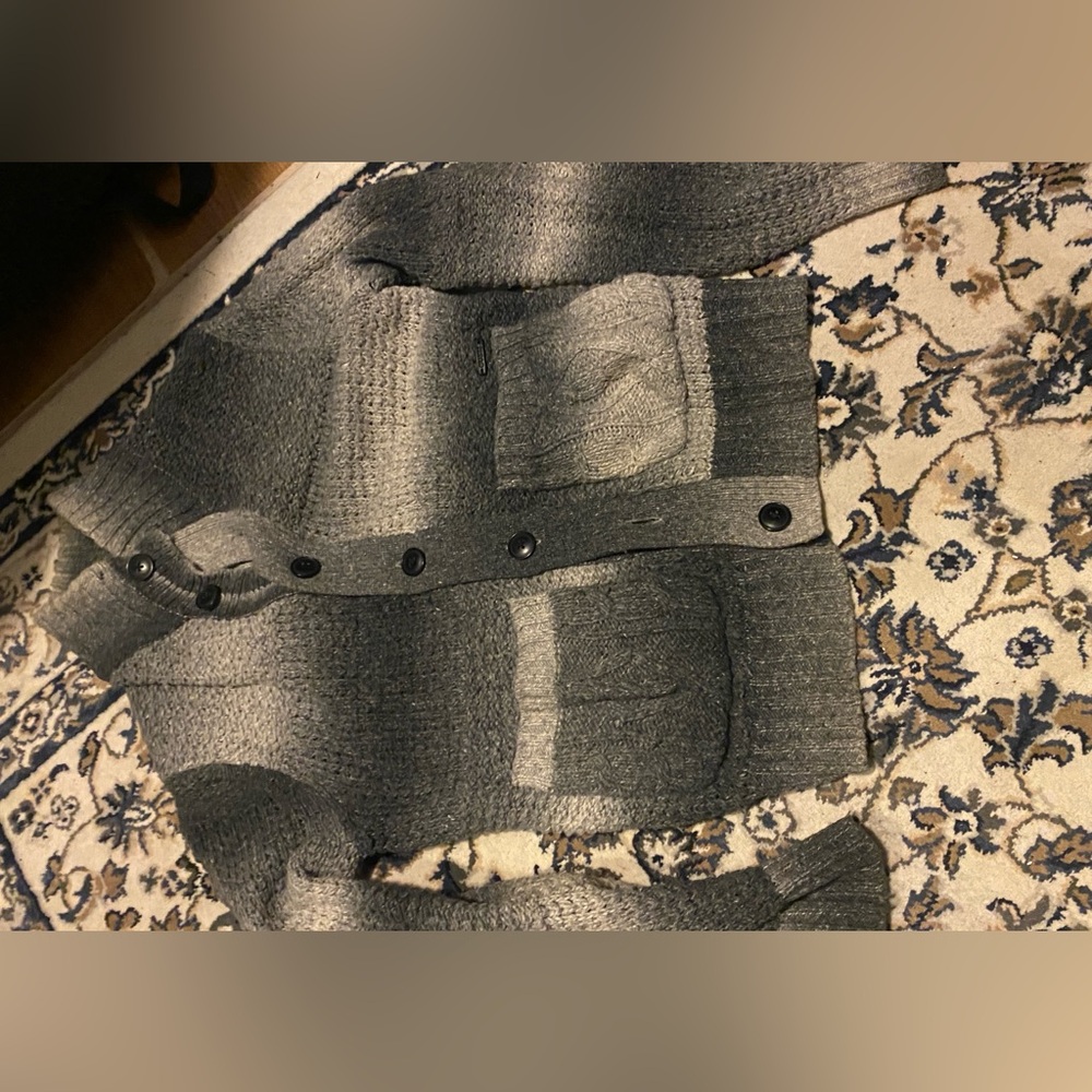 Guess sweater mens fits like M on tag is xs
